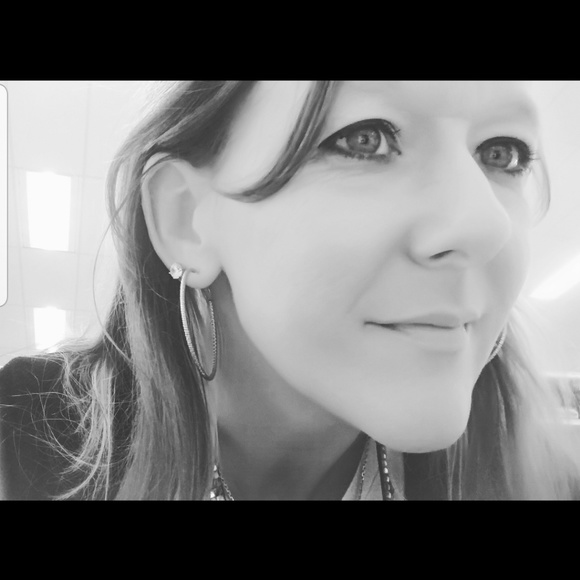 Meet your Posher, Jennifer - Picture 2 of 8